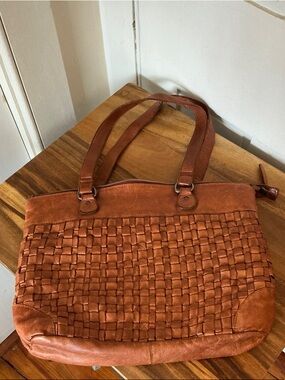Vilenca Holland Woven Leather Shoulder Bag / Toe in Cognac